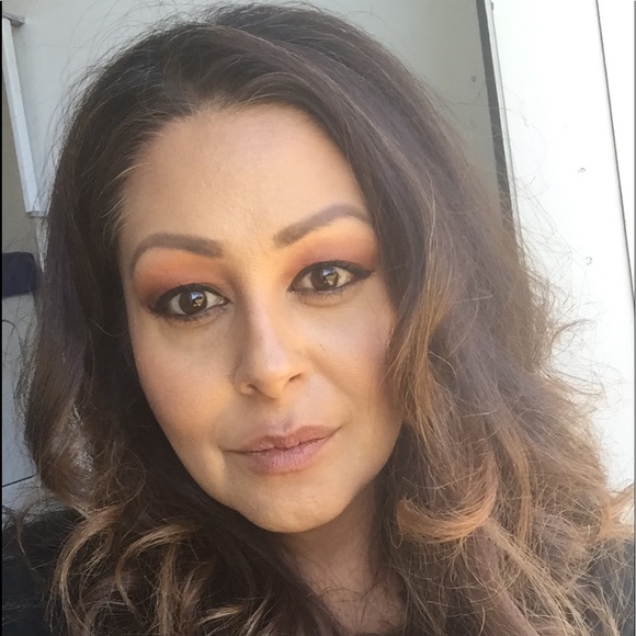 Meet your Posher, Leona - Picture 1 of 1